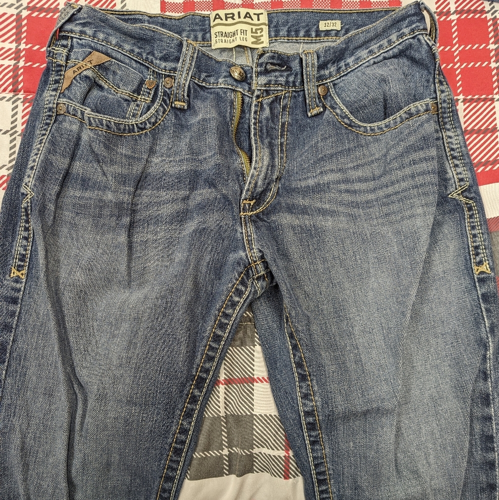 Men's Ariat M5 straight fit jeans size 32/32.